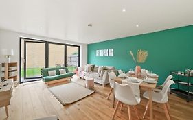 Lovely 4 Bed With Ensuite Free Wifi Off Street Parking In Sutton