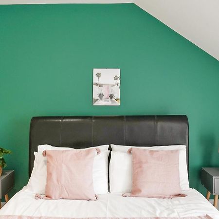 Lovely 4 Bed With Ensuite Free Wifi Off Street Parking In Sutton Morden  Exterior photo