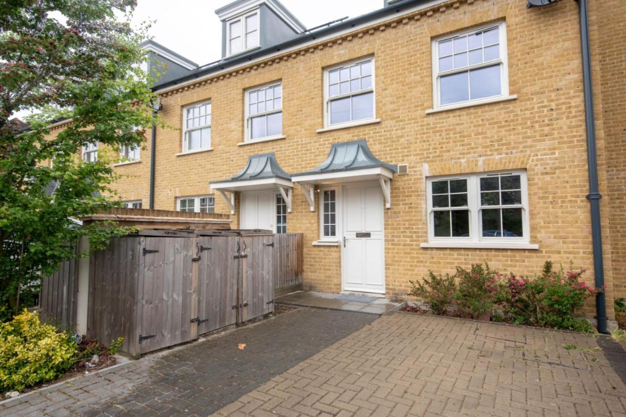 Lovely 4 Bed With Ensuite Free Wifi Off Street Parking In Sutton Morden  Exterior photo