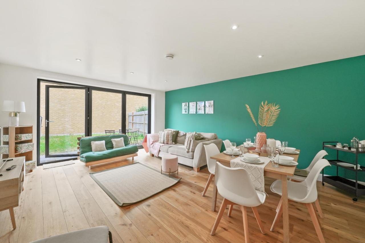 Lovely 4 Bed With Ensuite Free Wifi Off Street Parking In Sutton Morden  Exterior photo