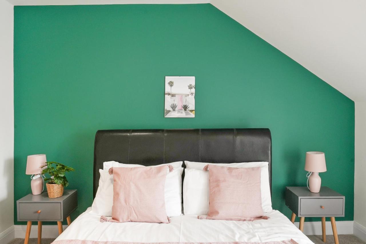Lovely 4 Bed With Ensuite Free Wifi Off Street Parking In Sutton Morden  Exterior photo